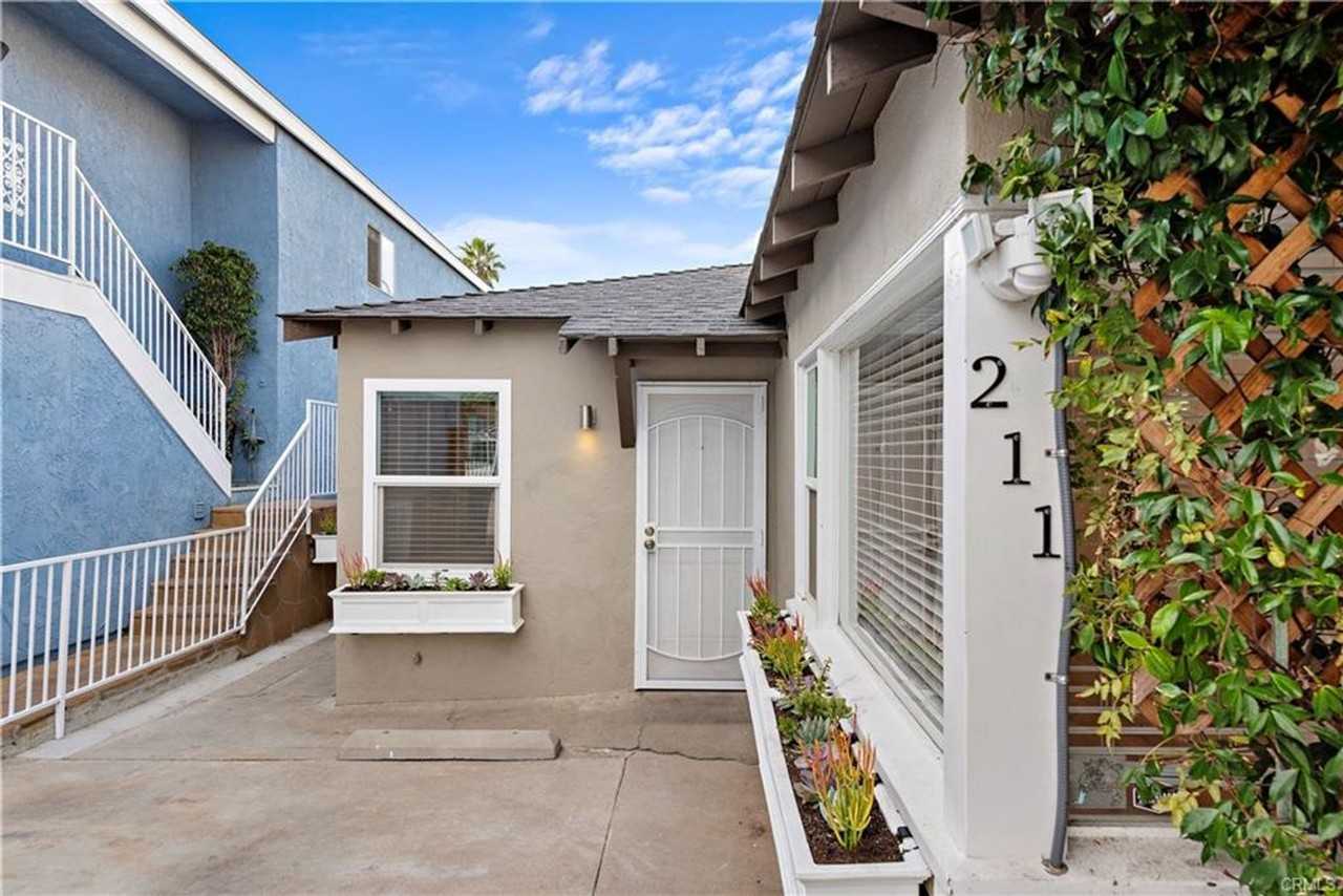 211 20th St - Photo 4 of 24