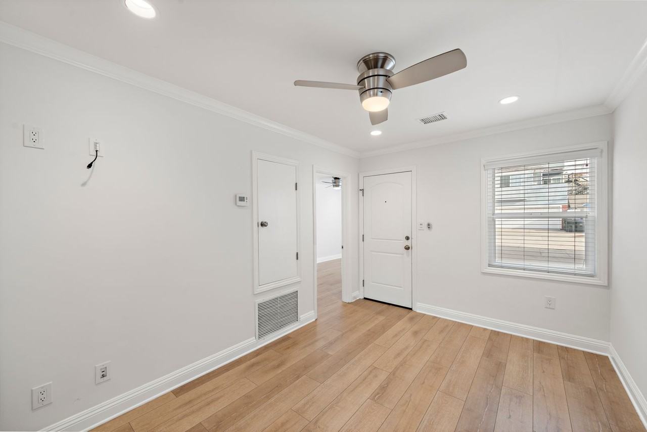 211 20th St - Photo 5 of 24