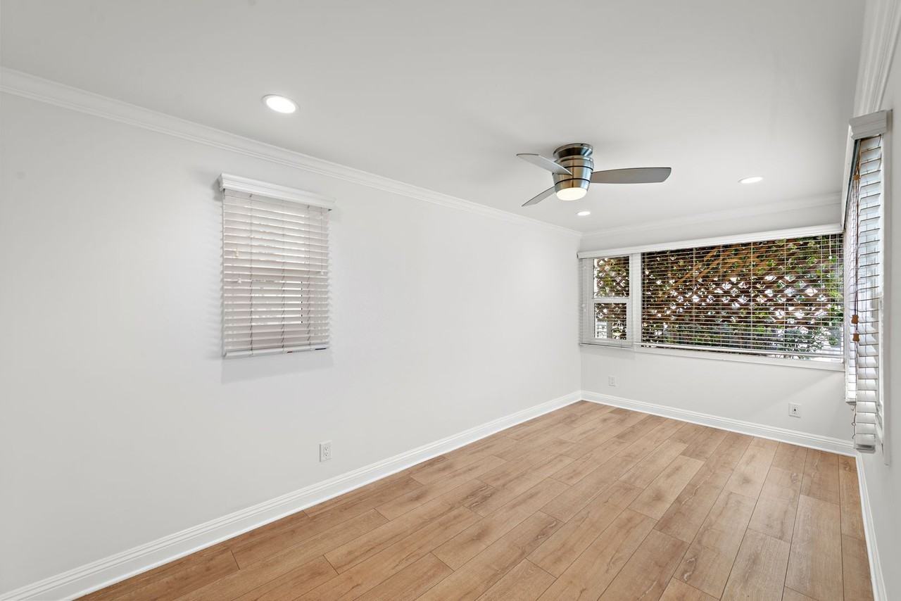 211 20th St - Photo 6 of 24