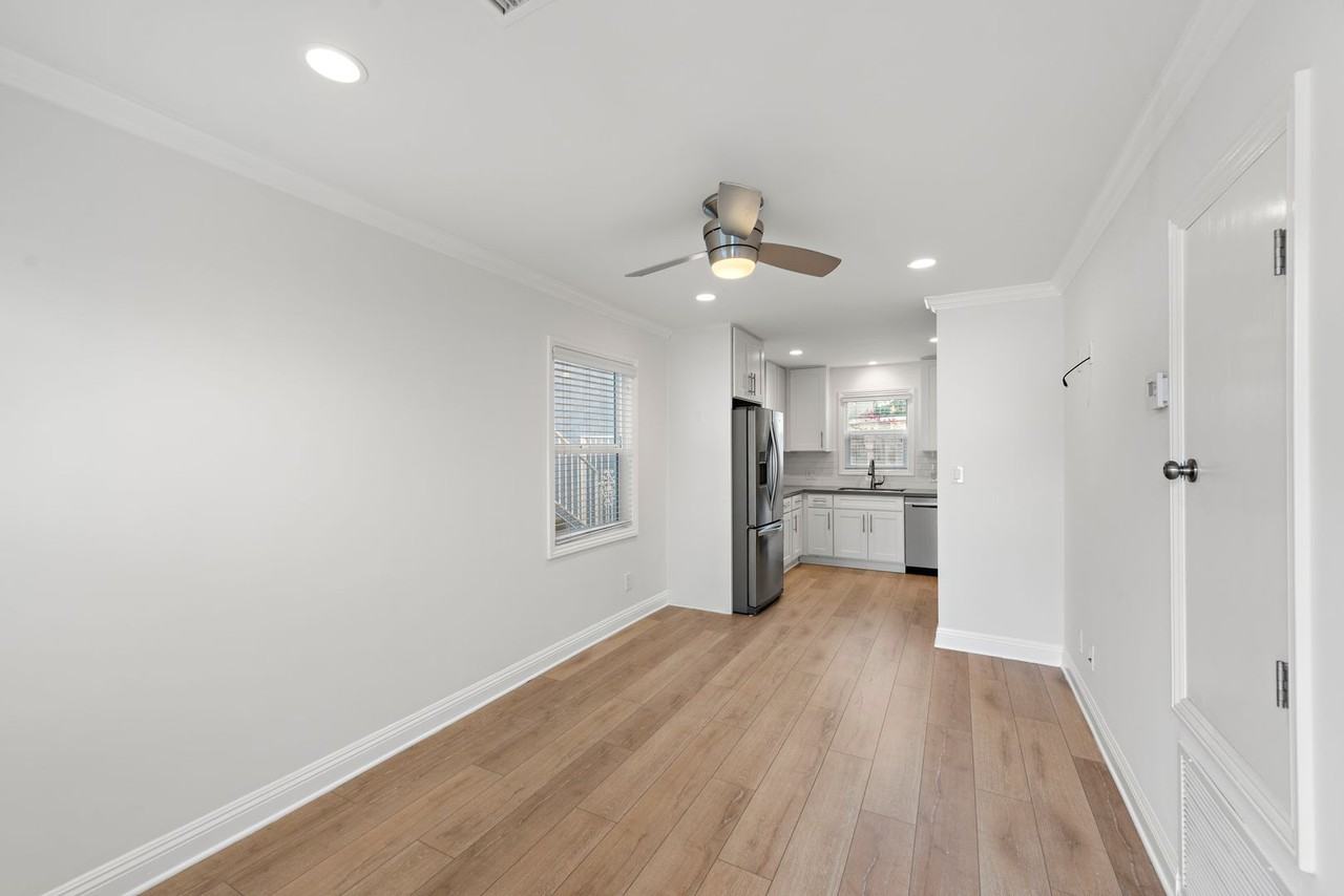 211 20th St - Photo 7 of 24