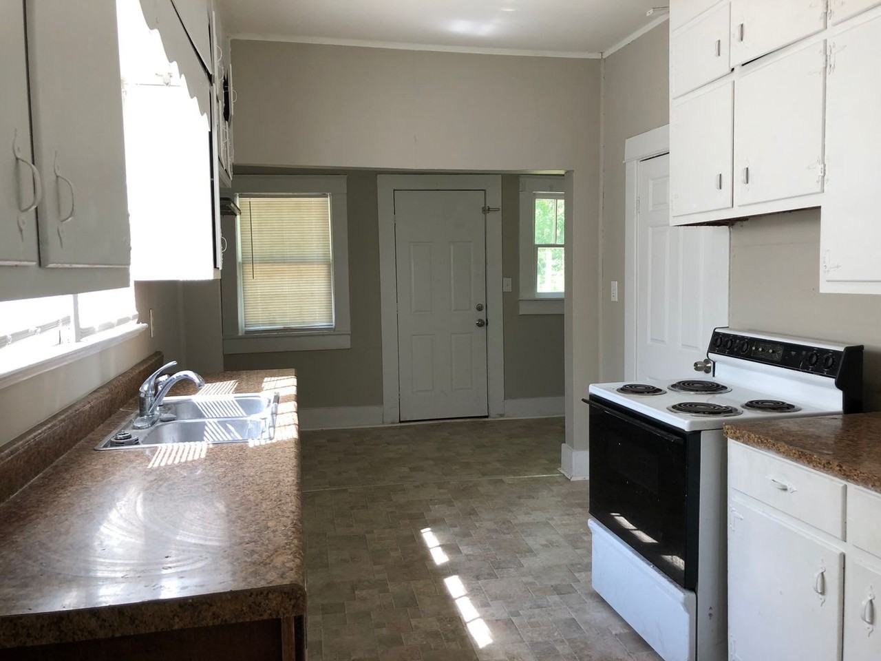 319 85th St N - Photo 3 of 11