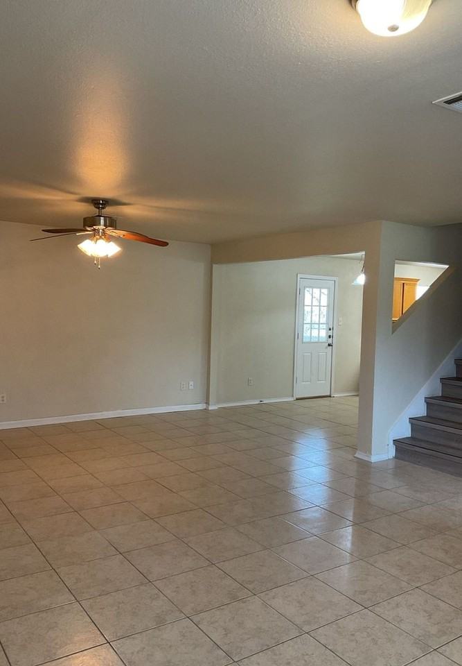 2201 Dennis St - Photo 6 of 10