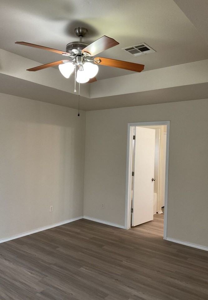 2201 Dennis St - Photo 7 of 10