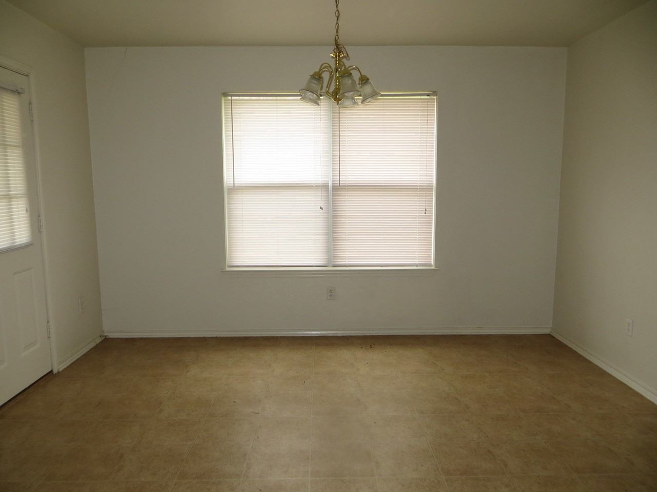 4604 Ledgestone Dr - Photo 3 of 12