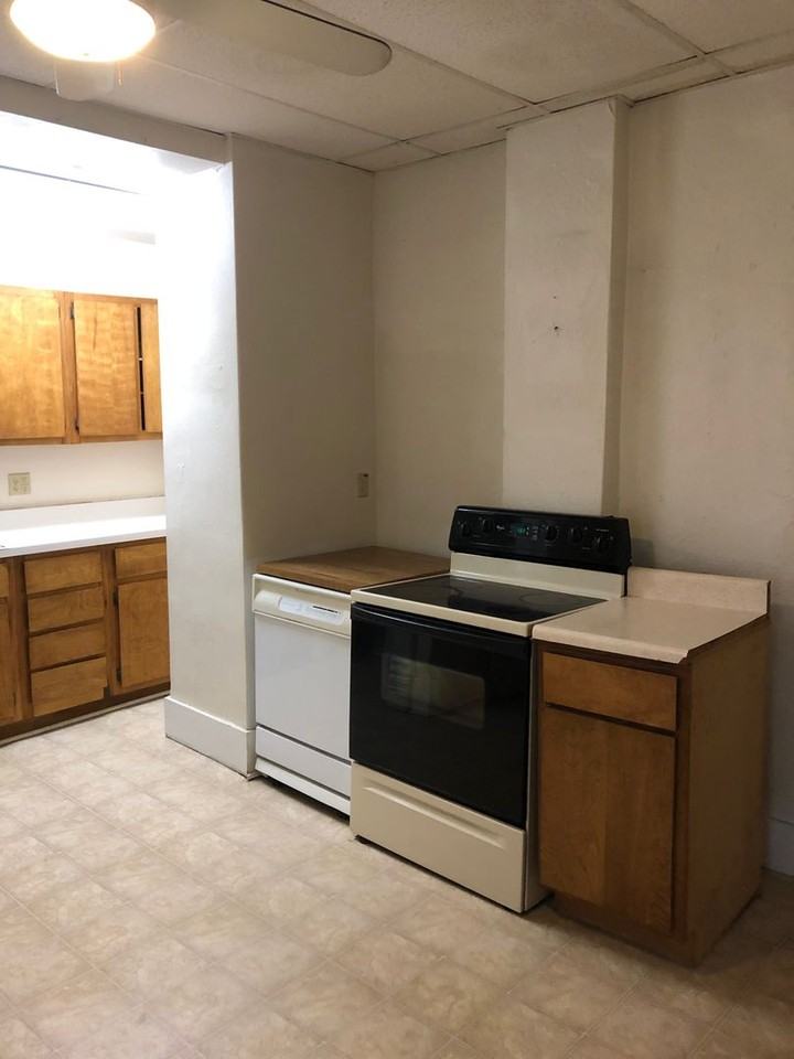 102 7th St - Photo 3 of 10