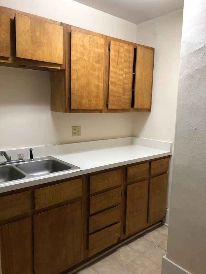 102 7th St - Photo 4 of 10