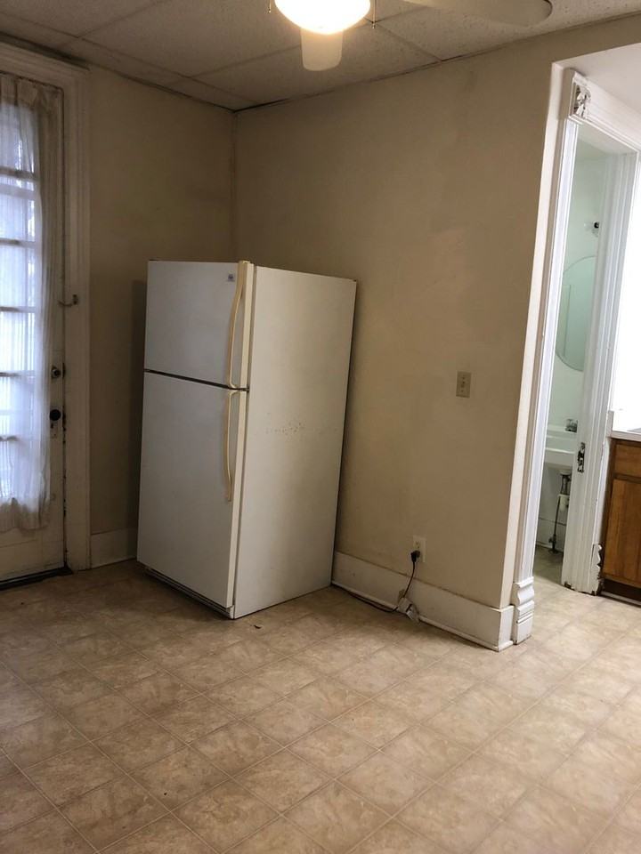102 7th St - Photo 5 of 10