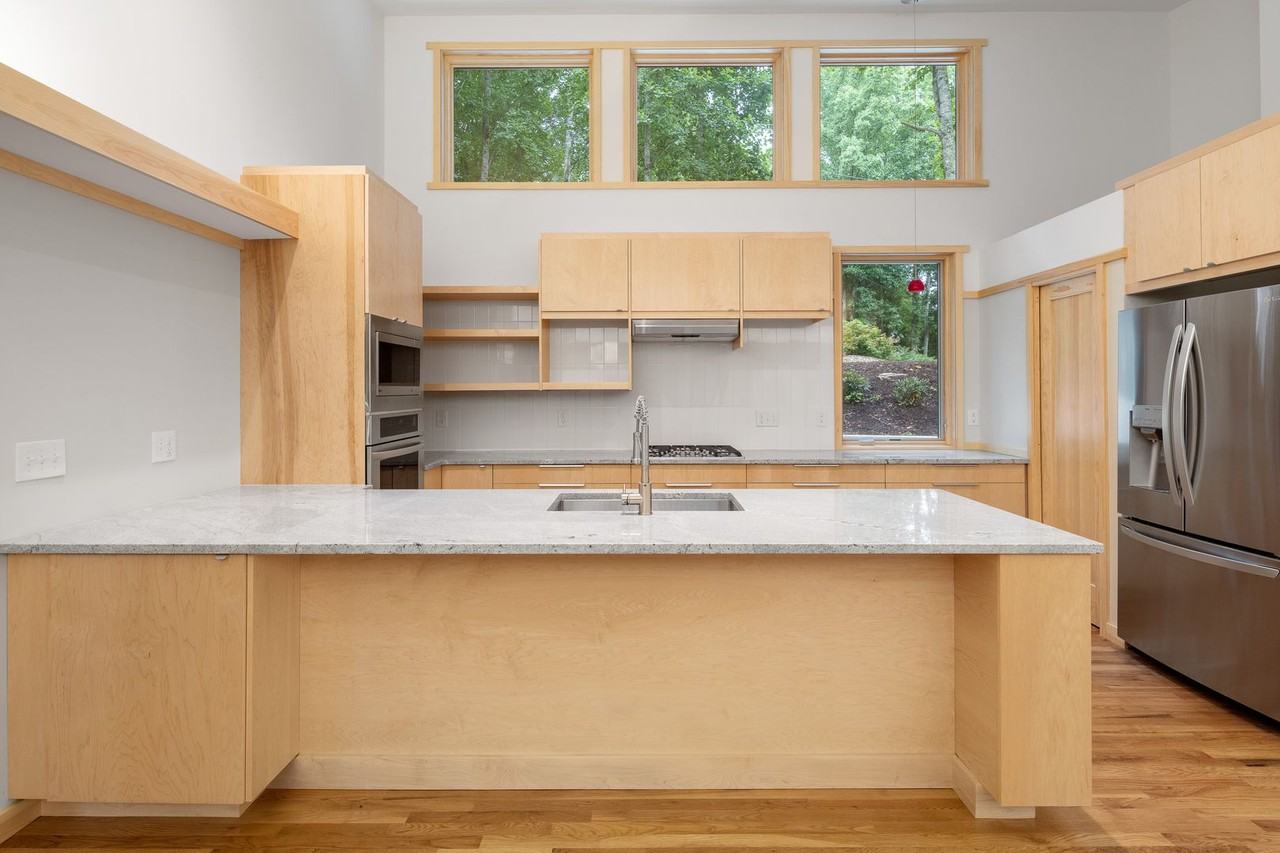 162 Sequoyah Hills Dr - Photo 5 of 25