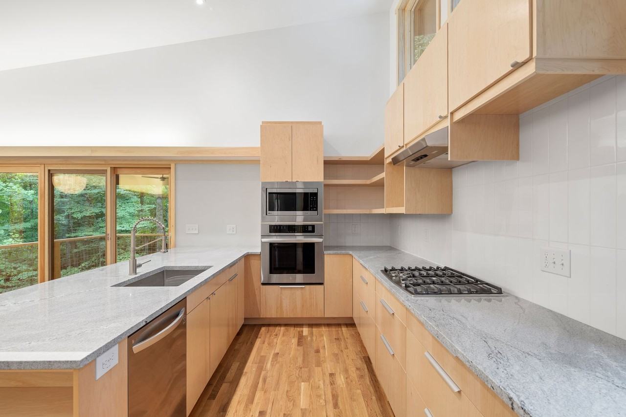 162 Sequoyah Hills Dr - Photo 6 of 25