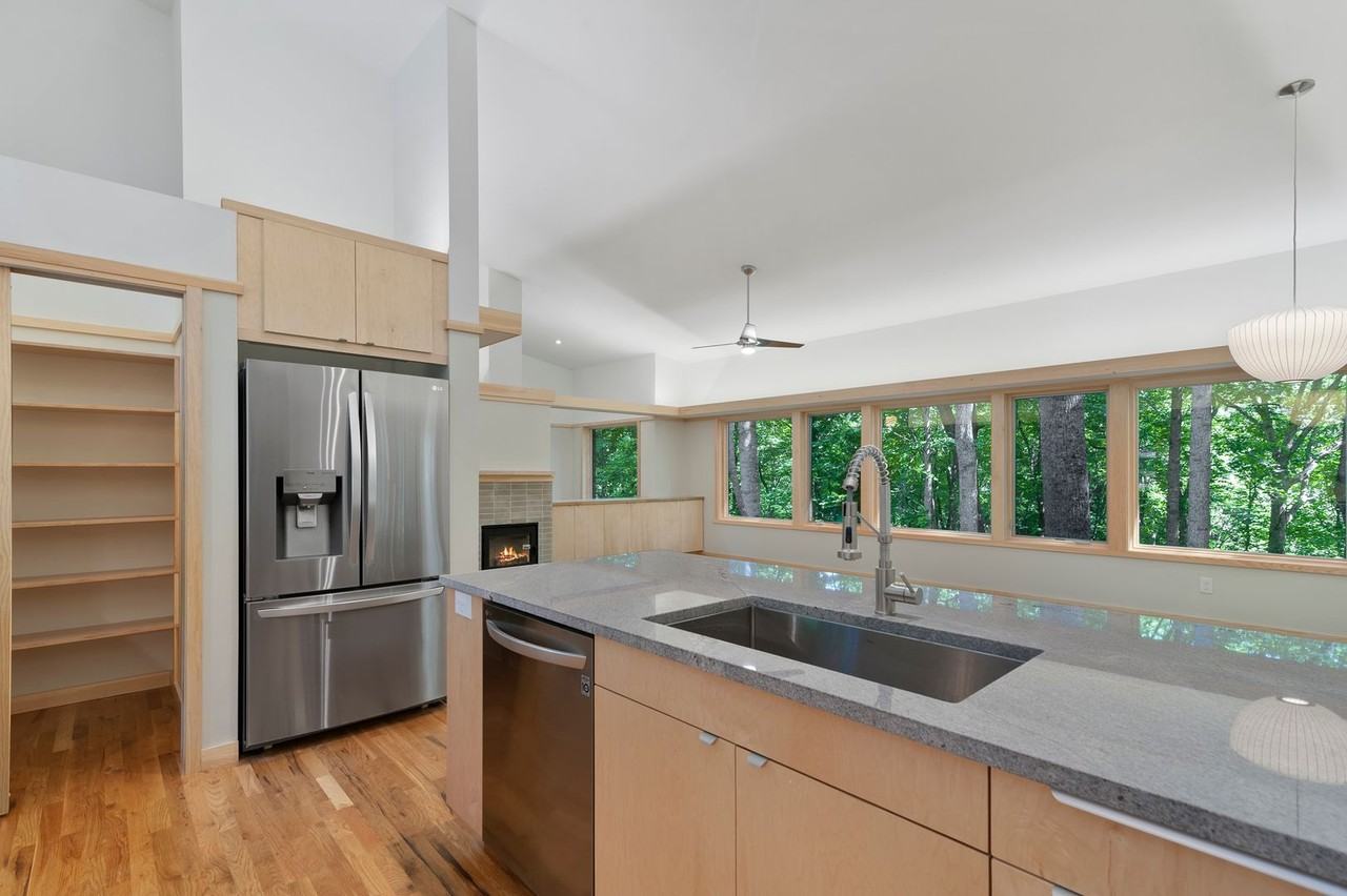 162 Sequoyah Hills Dr - Photo 7 of 25