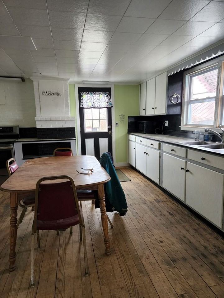 448 Ridgeview Rd - Photo 3 of 24