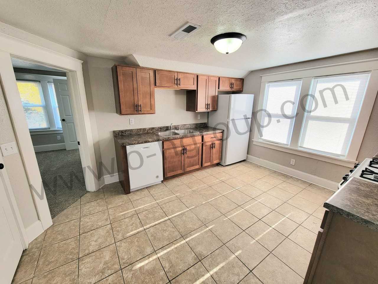 6411 32nd Ave - Photo 4 of 15