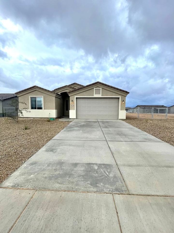 6734 W Brook Dr - Photo 2 of 19