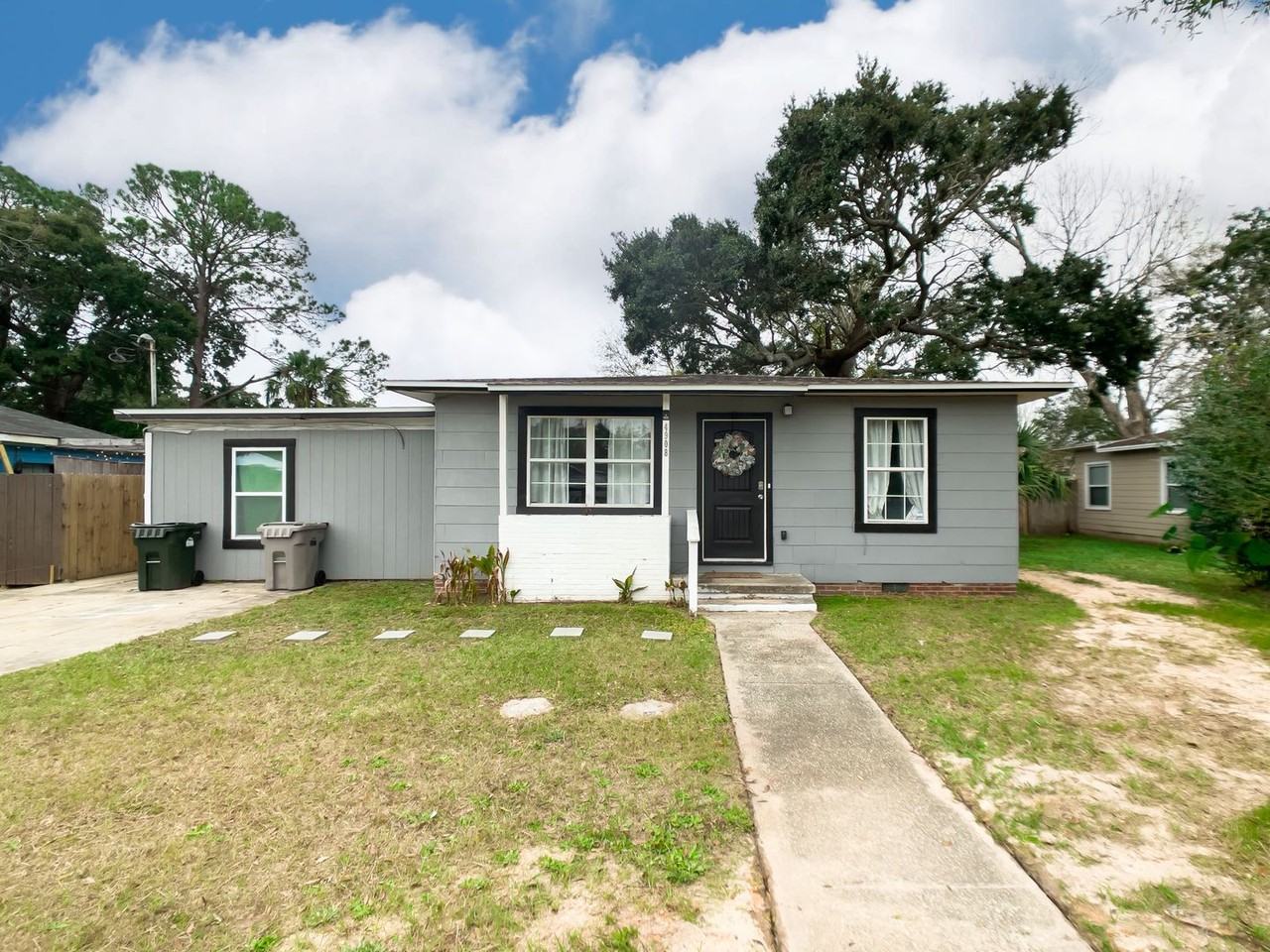 4908 Ravenswood Ave - Photo 2 of 31