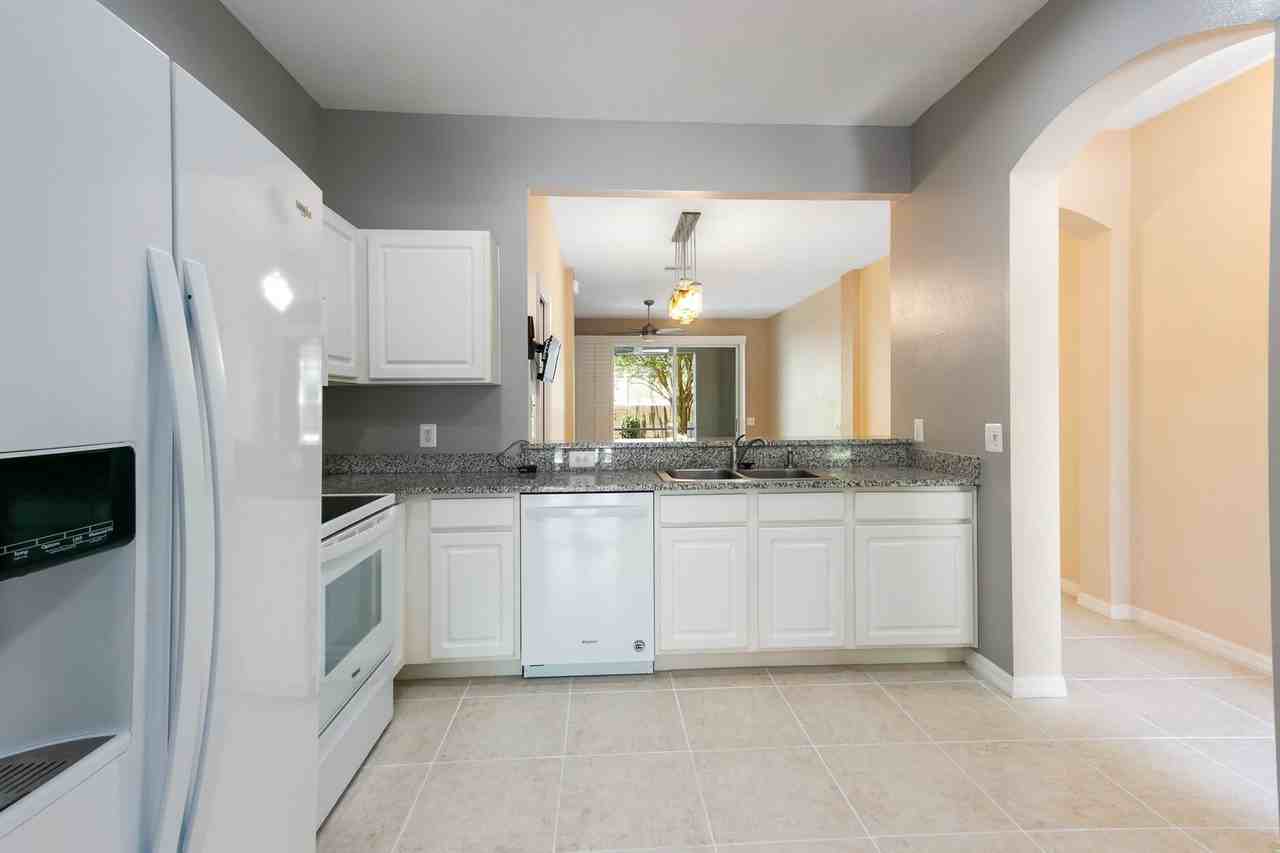 3326 Covered Bridge Dr W - Photo 6 of 47