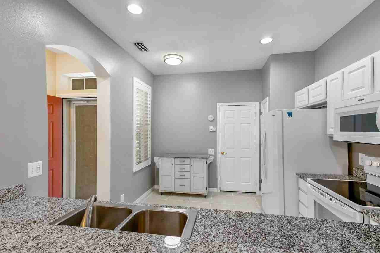 3326 Covered Bridge Dr W - Photo 7 of 47