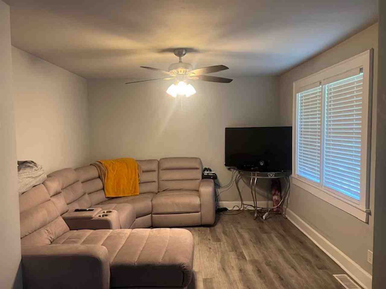 6925 Partridge St - Photo 3 of 15