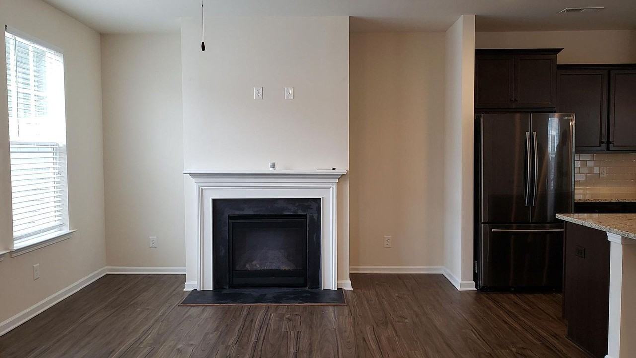 8517 Sharonbrook Dr - Photo 4 of 30