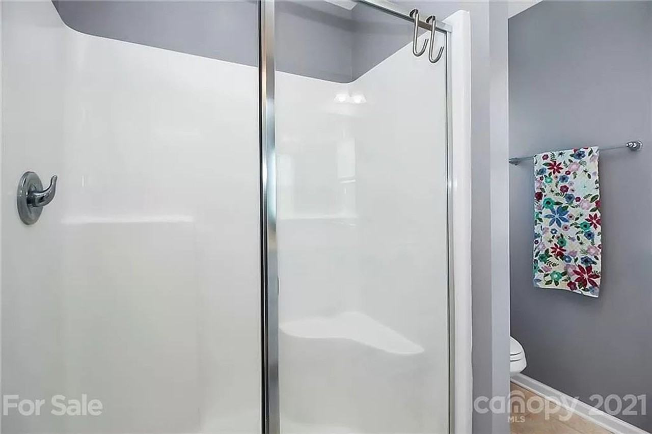 1502 Sharon Rd W - Photo 3 of 37