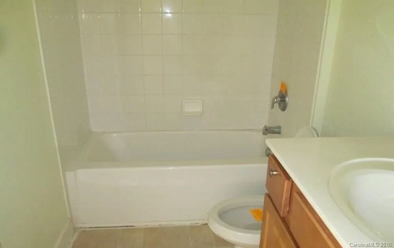 9873 Hyde Glen Ct - Photo 3 of 11