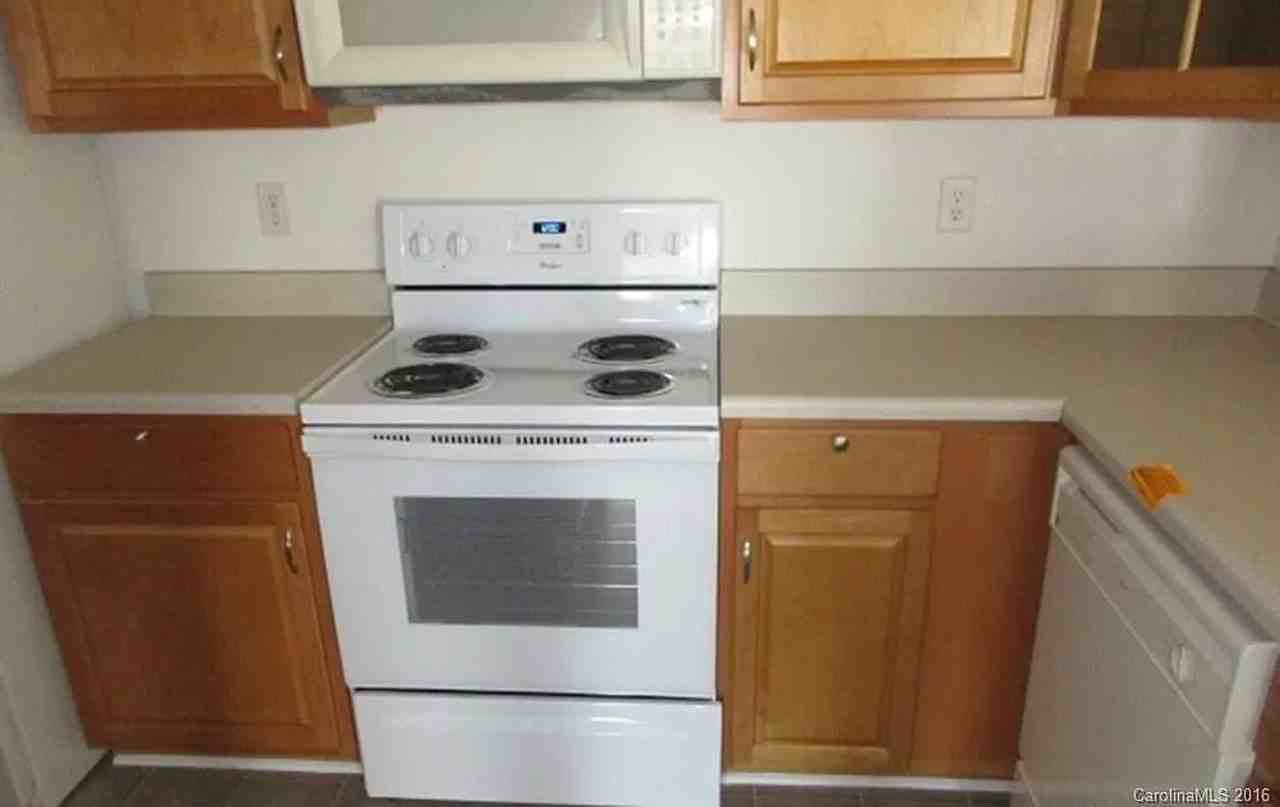 9873 Hyde Glen Ct - Photo 6 of 11