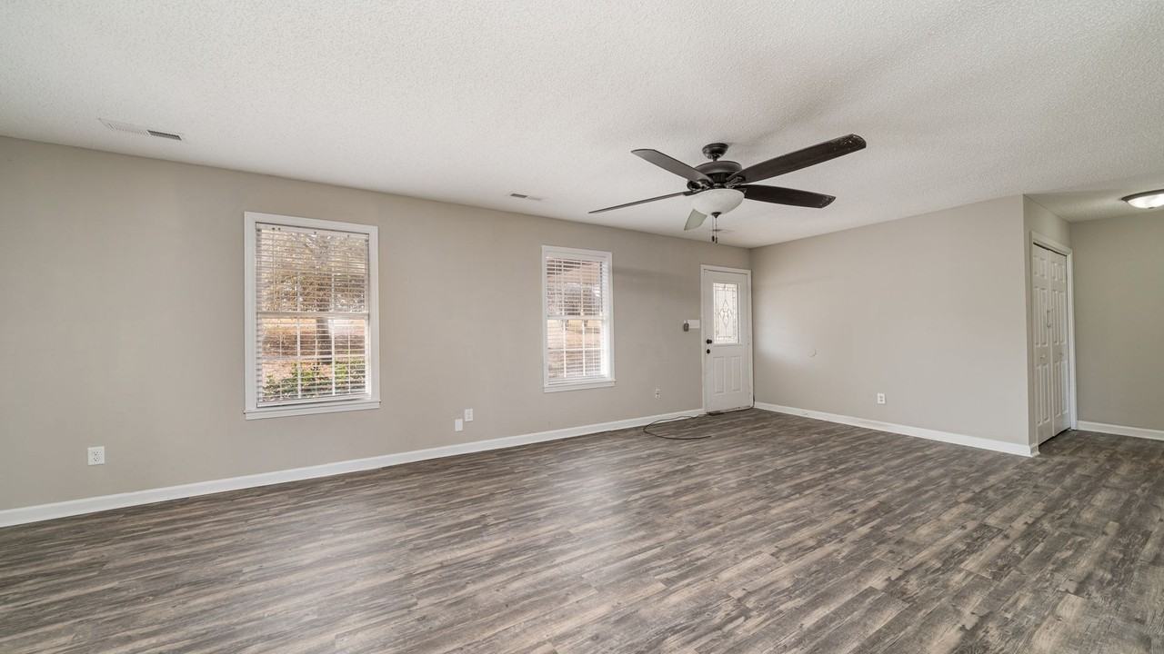 377 Henderson Rd - Photo 3 of 14