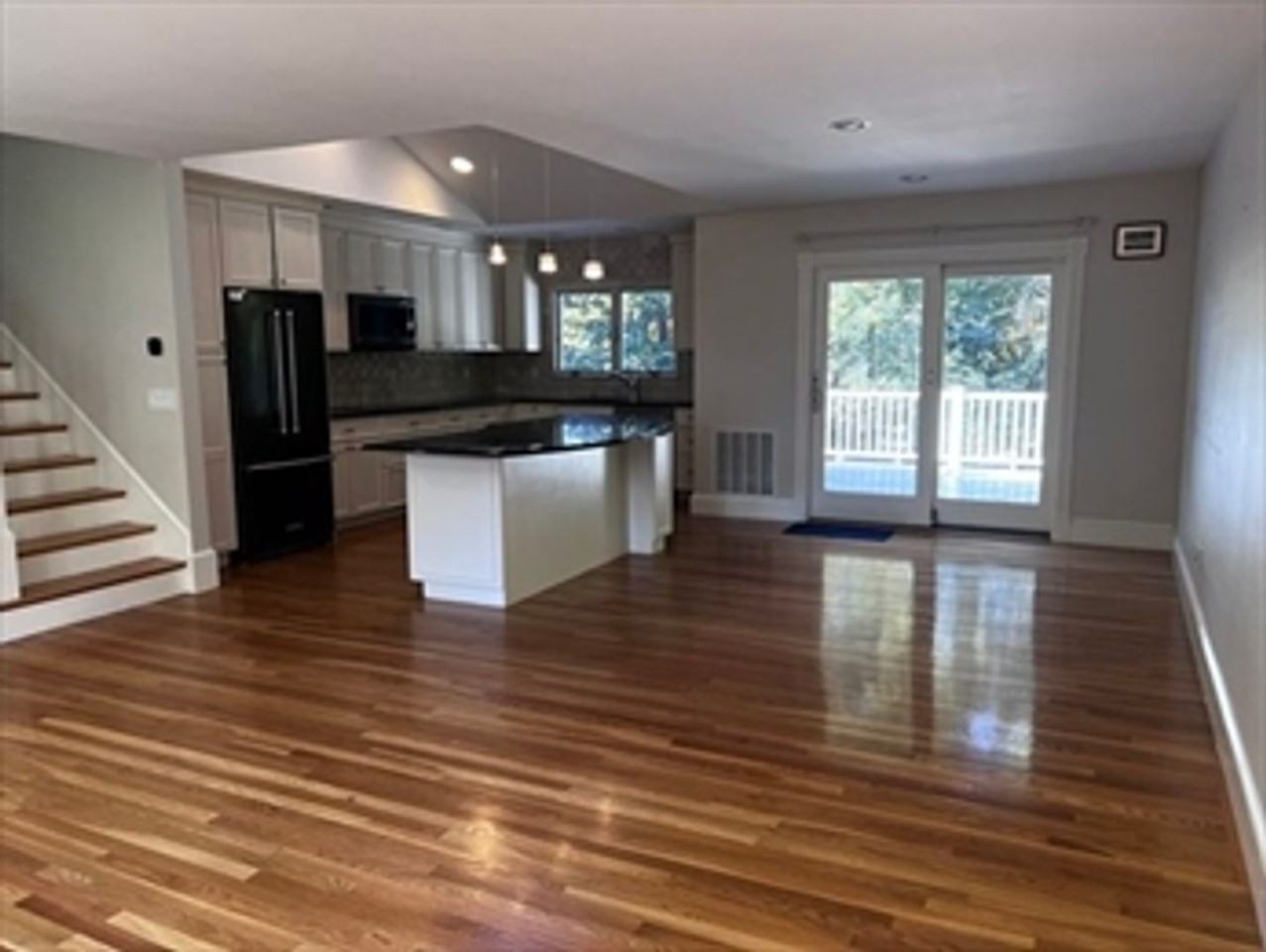 123 Lincoln St - Photo 2 of 7