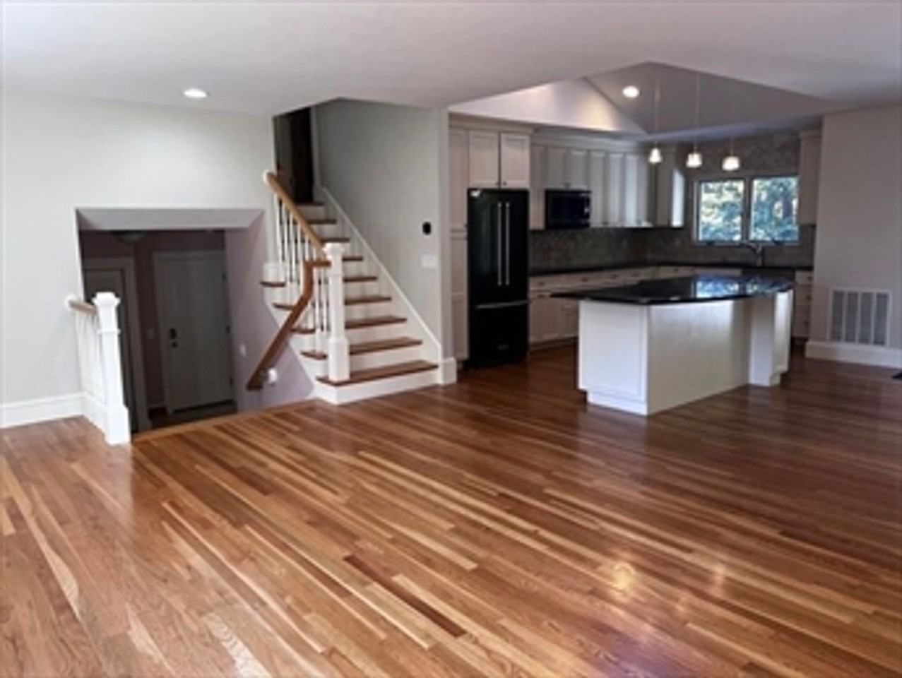 123 Lincoln St - Photo 3 of 7