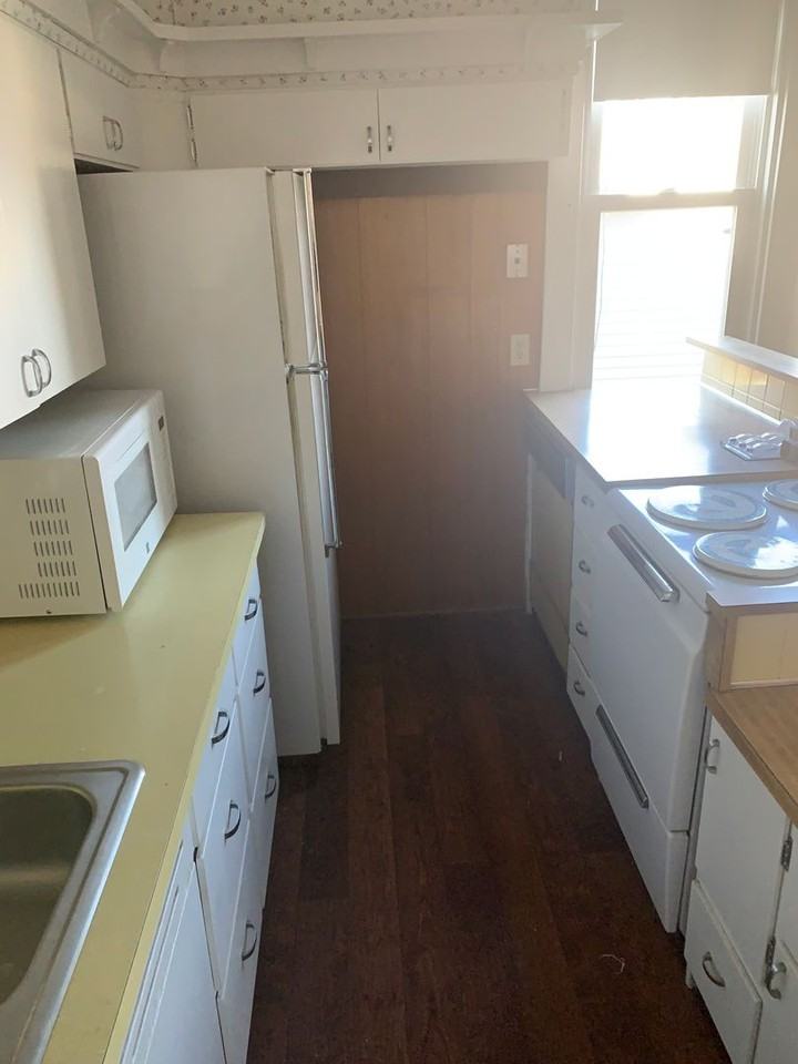 415 W 3rd St - Photo 4 of 20