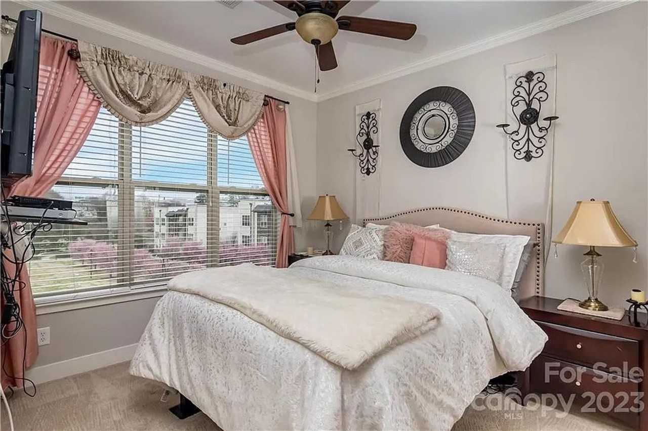 744 Seigle Point Dr - Photo 2 of 26