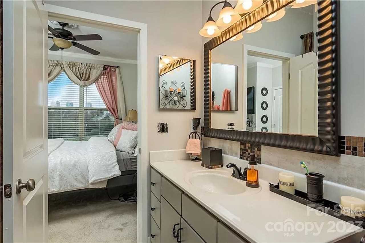 744 Seigle Point Dr - Photo 3 of 26