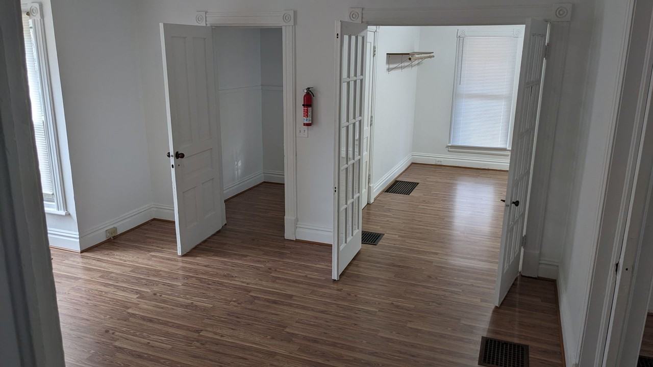 511 Locust St - Photo 3 of 25