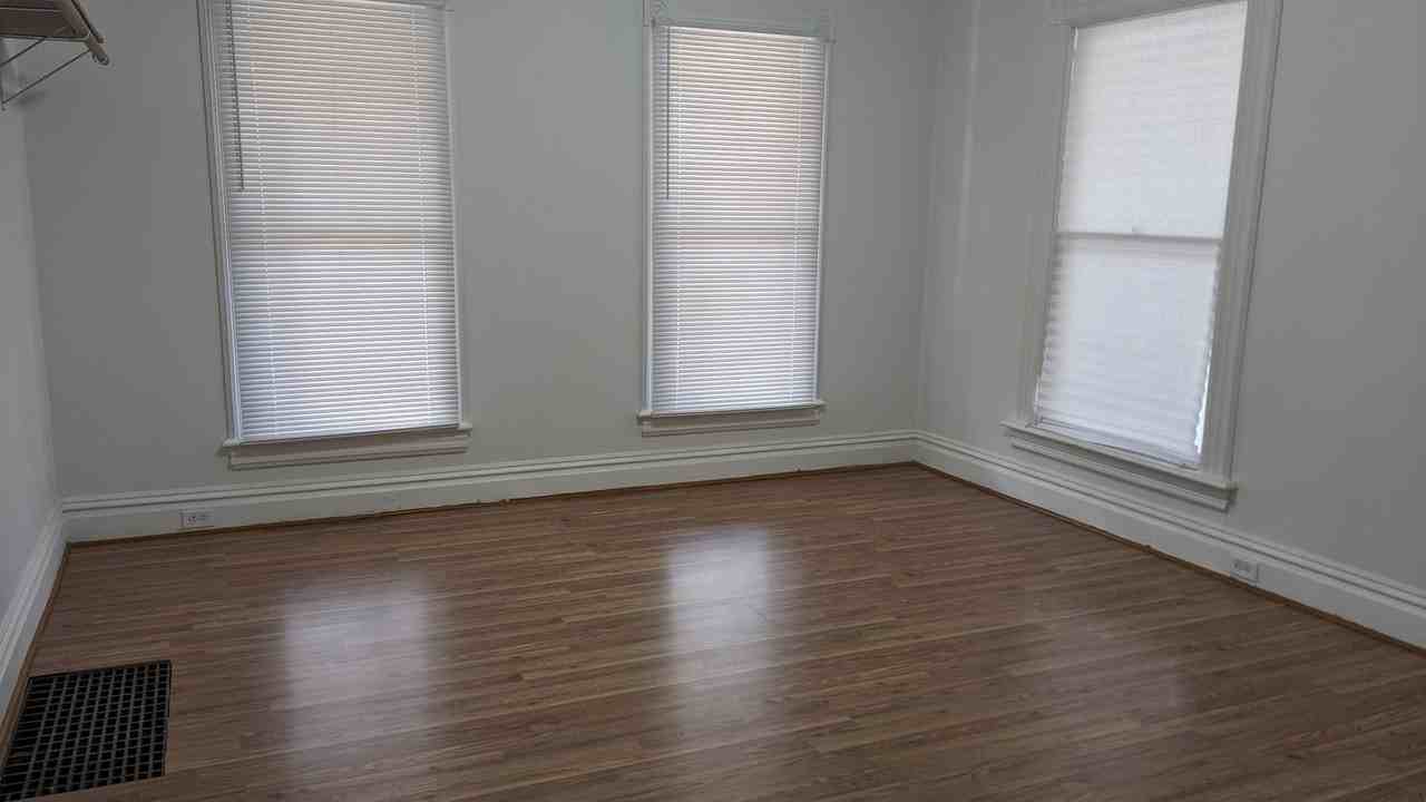 511 Locust St - Photo 5 of 25