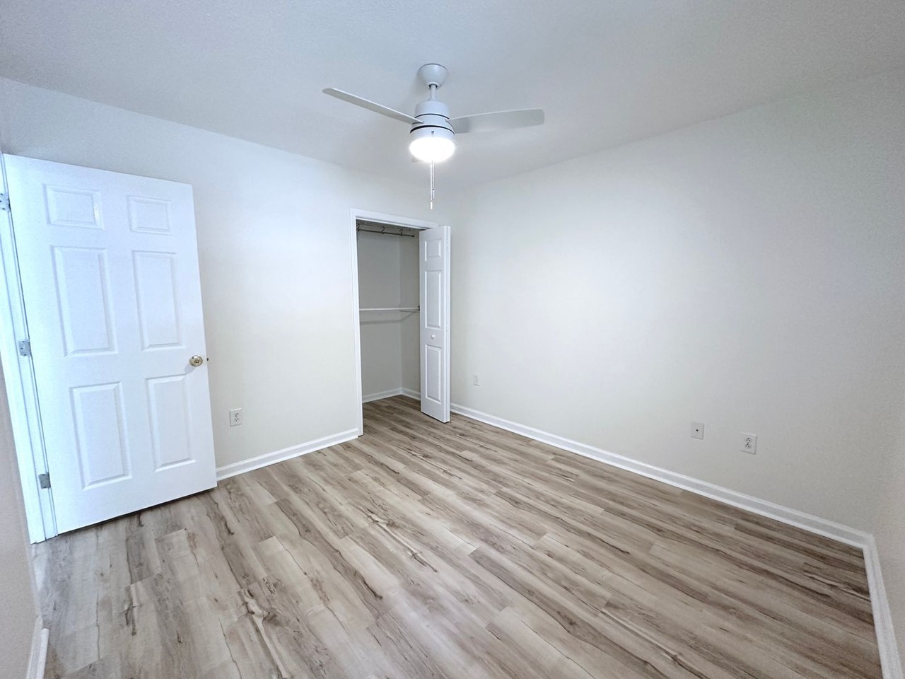581 Blue River Ct - Photo 3 of 7
