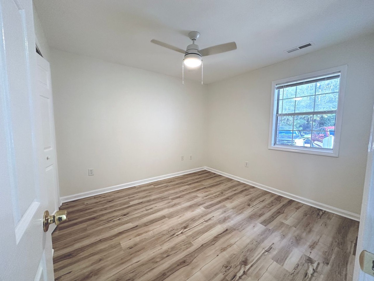 581 Blue River Ct - Photo 4 of 7