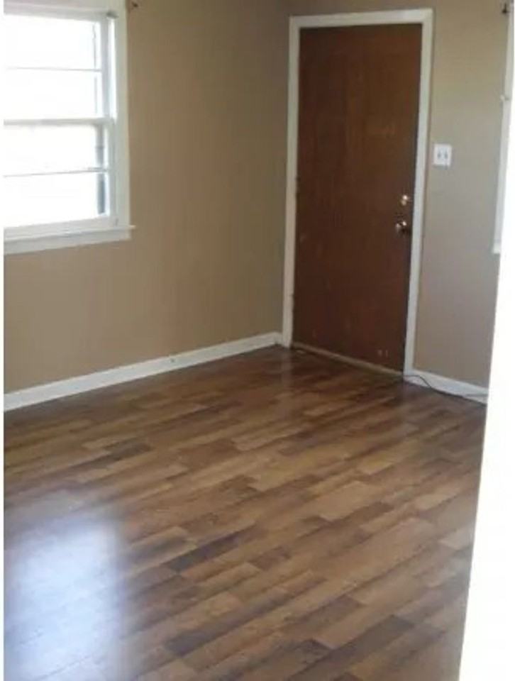 2007 Lincoln Dr - Photo 2 of 11