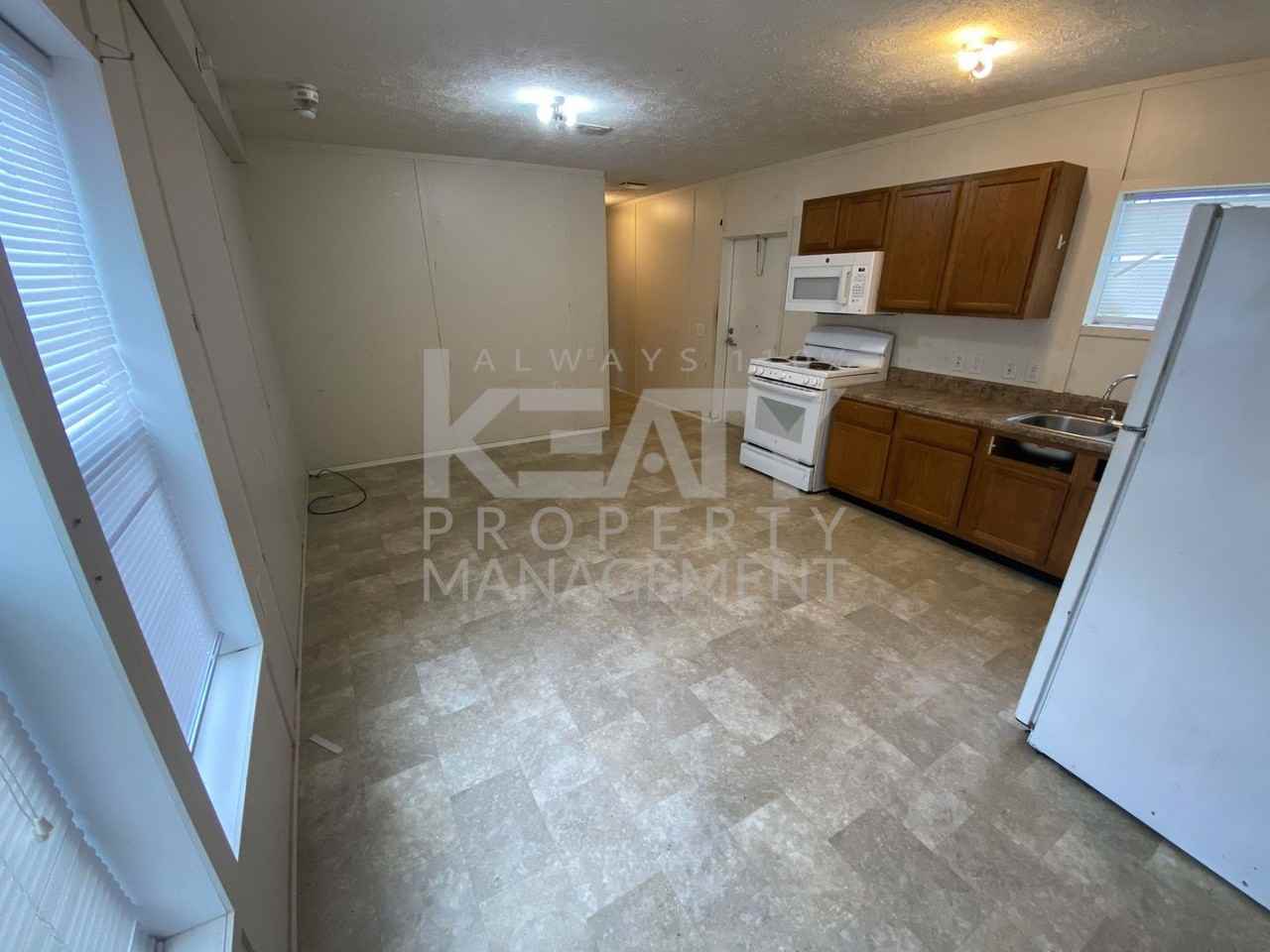 926 S Railroad Ave - Photo 2 of 7