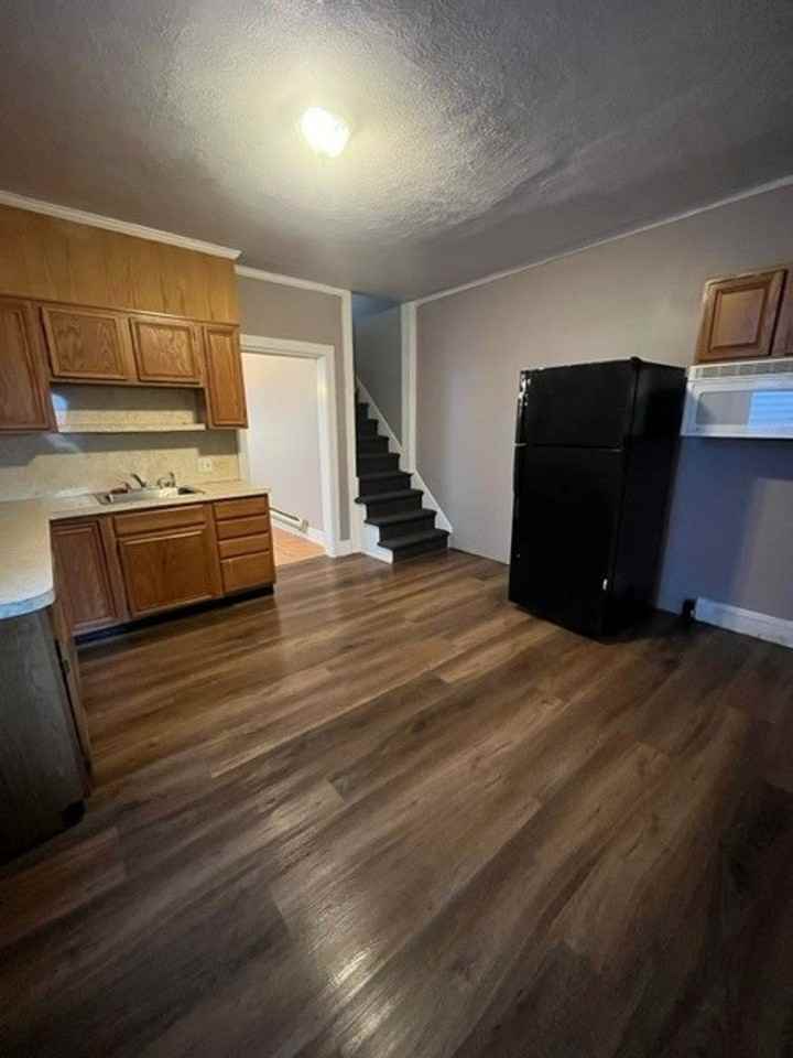 218 W Ridge St - Photo 3 of 10