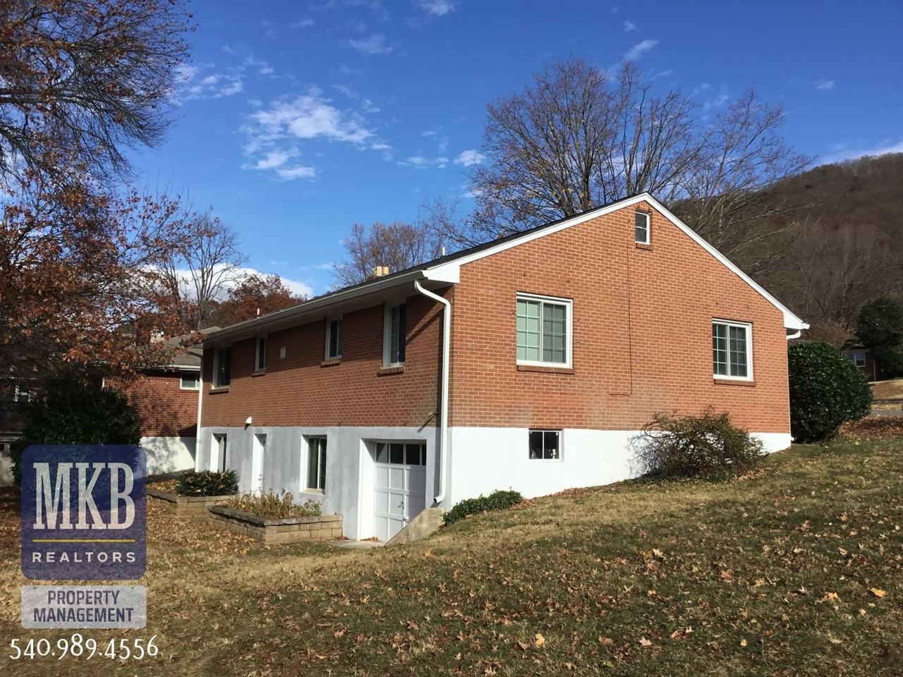 2313 Stanley Ave Se - Photo 3 of 48