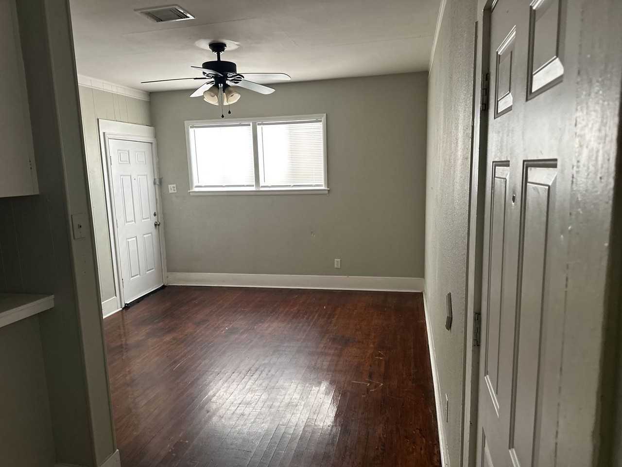 2216 Avenue O 1/2 - Photo 7 of 12