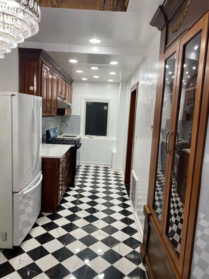 1820 E 19th St #2ndFL - Photo 5 of 30