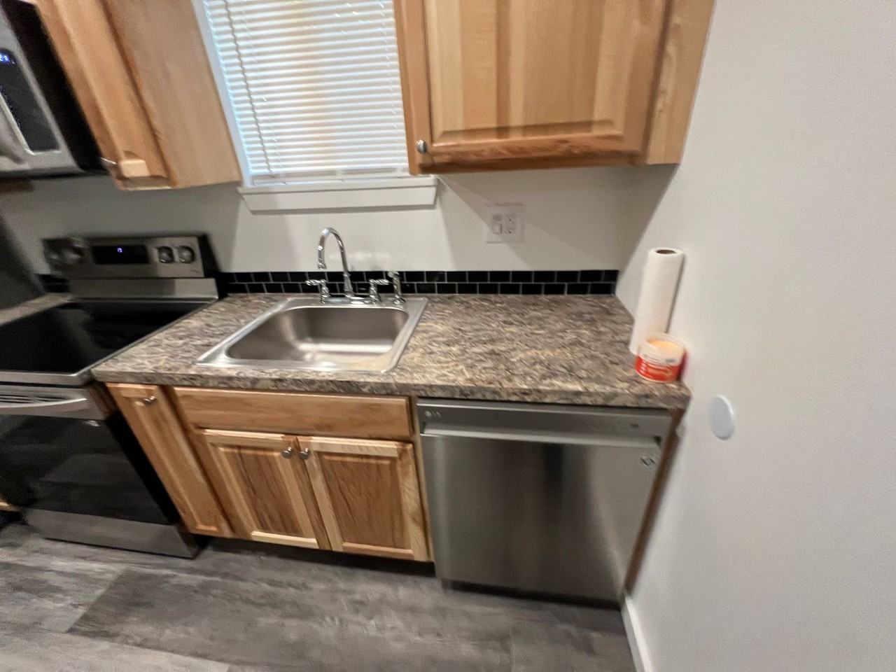 583 N Main St - Photo 4 of 22