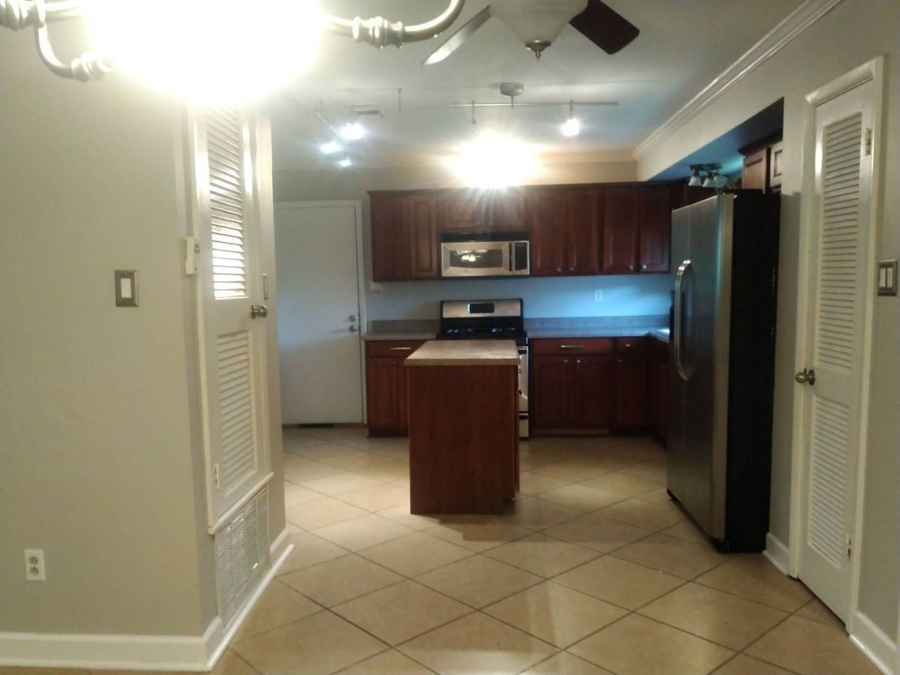 1817 Woodlawn St - Photo 2 of 11