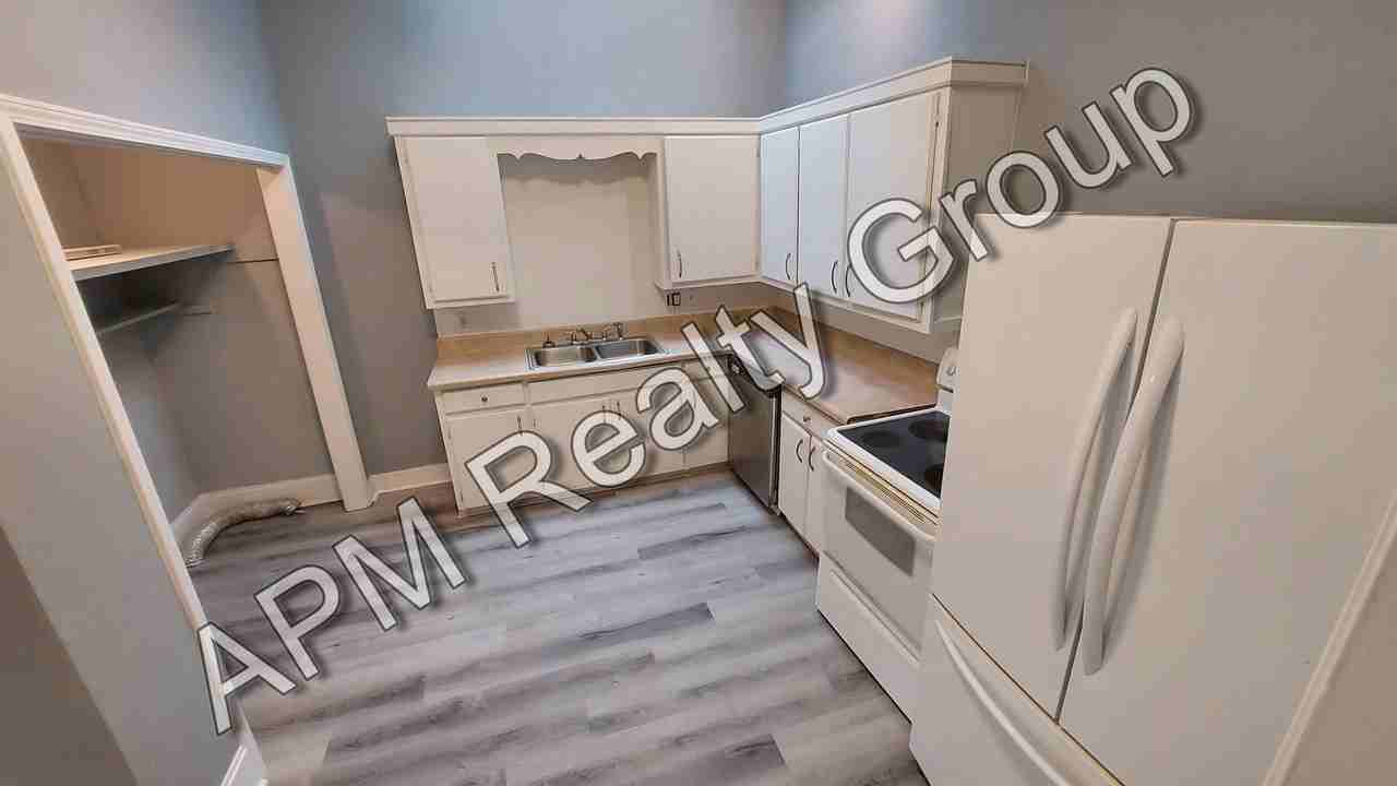 917 Texas St - Photo 2 of 15