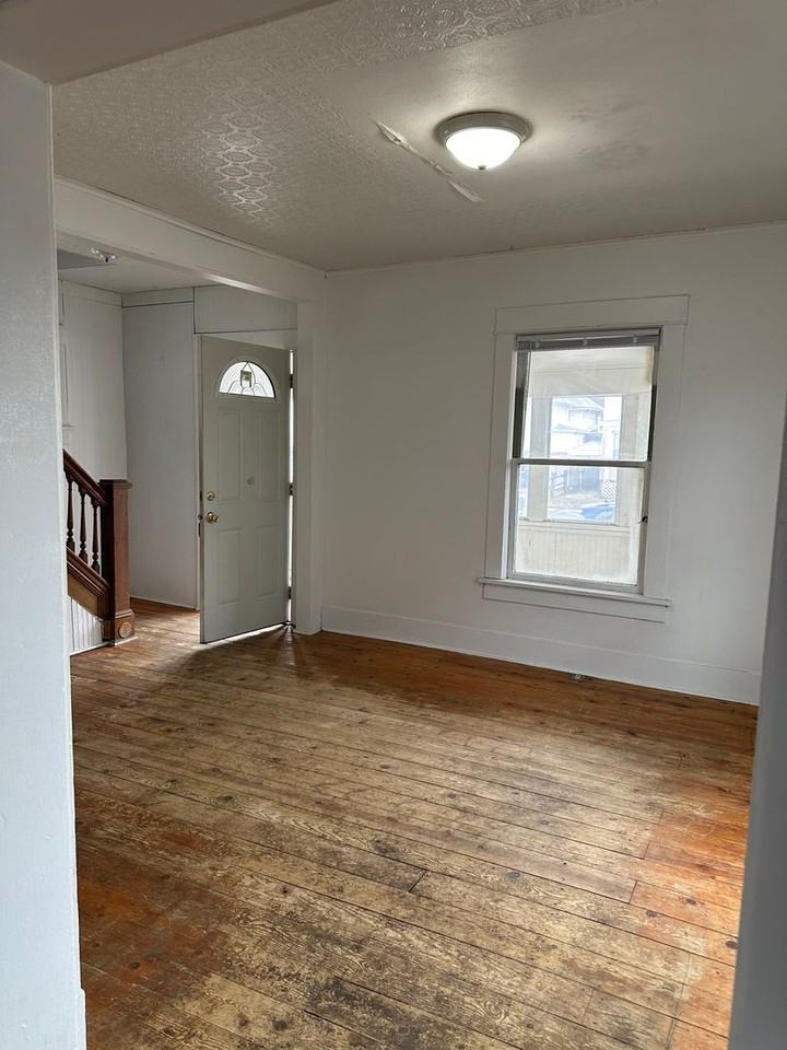 410 Randall St - Photo 3 of 8