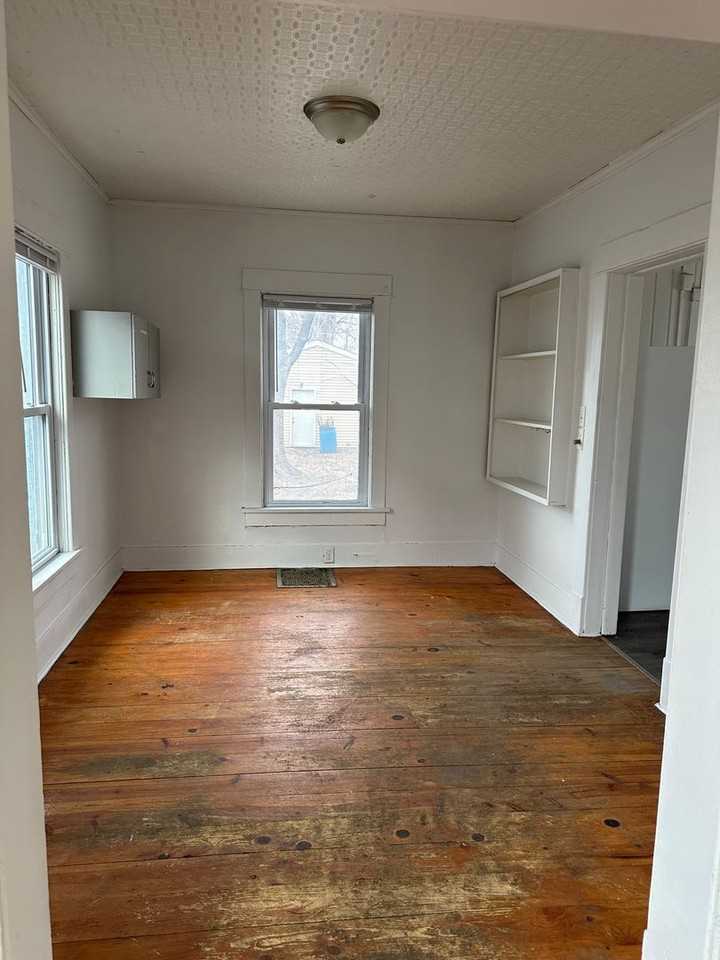 410 Randall St - Photo 4 of 8
