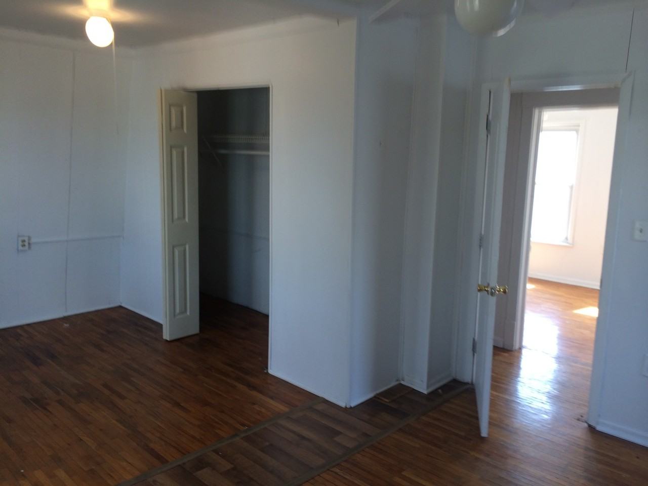 410 Randall St - Photo 5 of 8