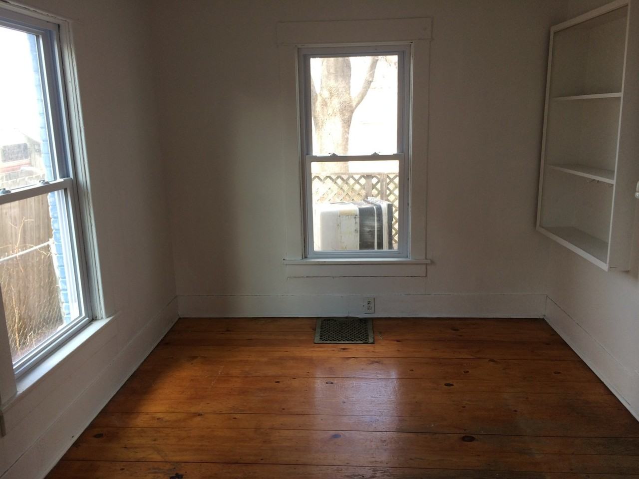 410 Randall St - Photo 6 of 8