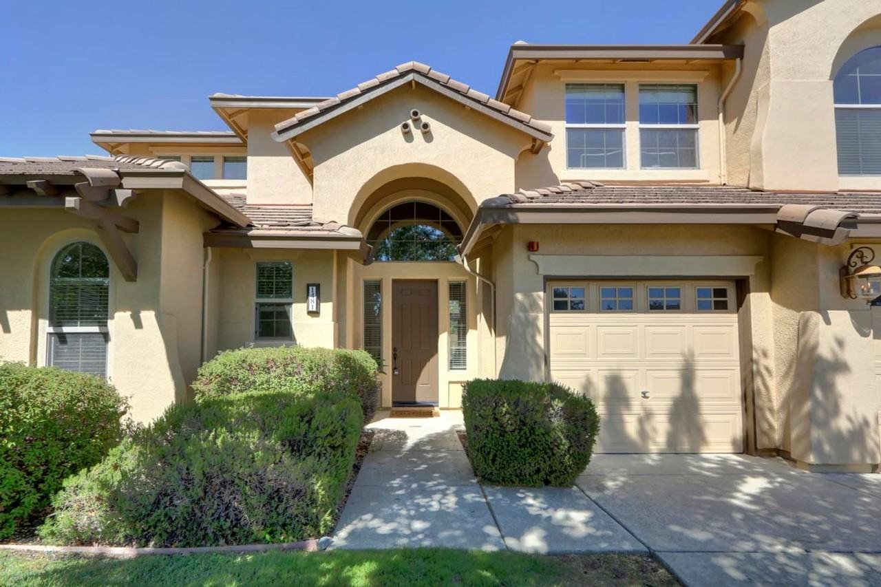 1481 Bella Cir - Photo 2 of 50