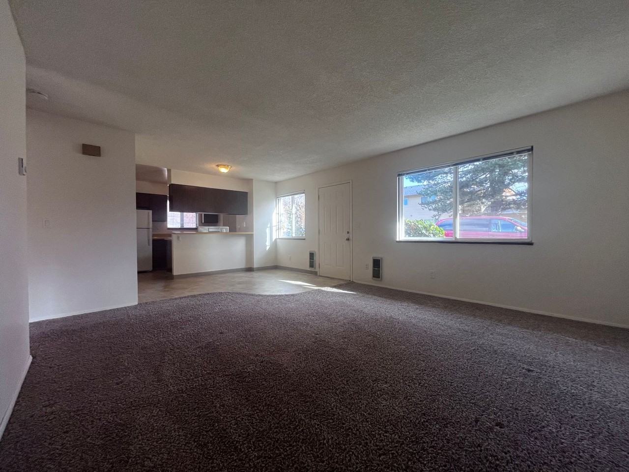 1605 Ne Hale Pl - Photo 2 of 11